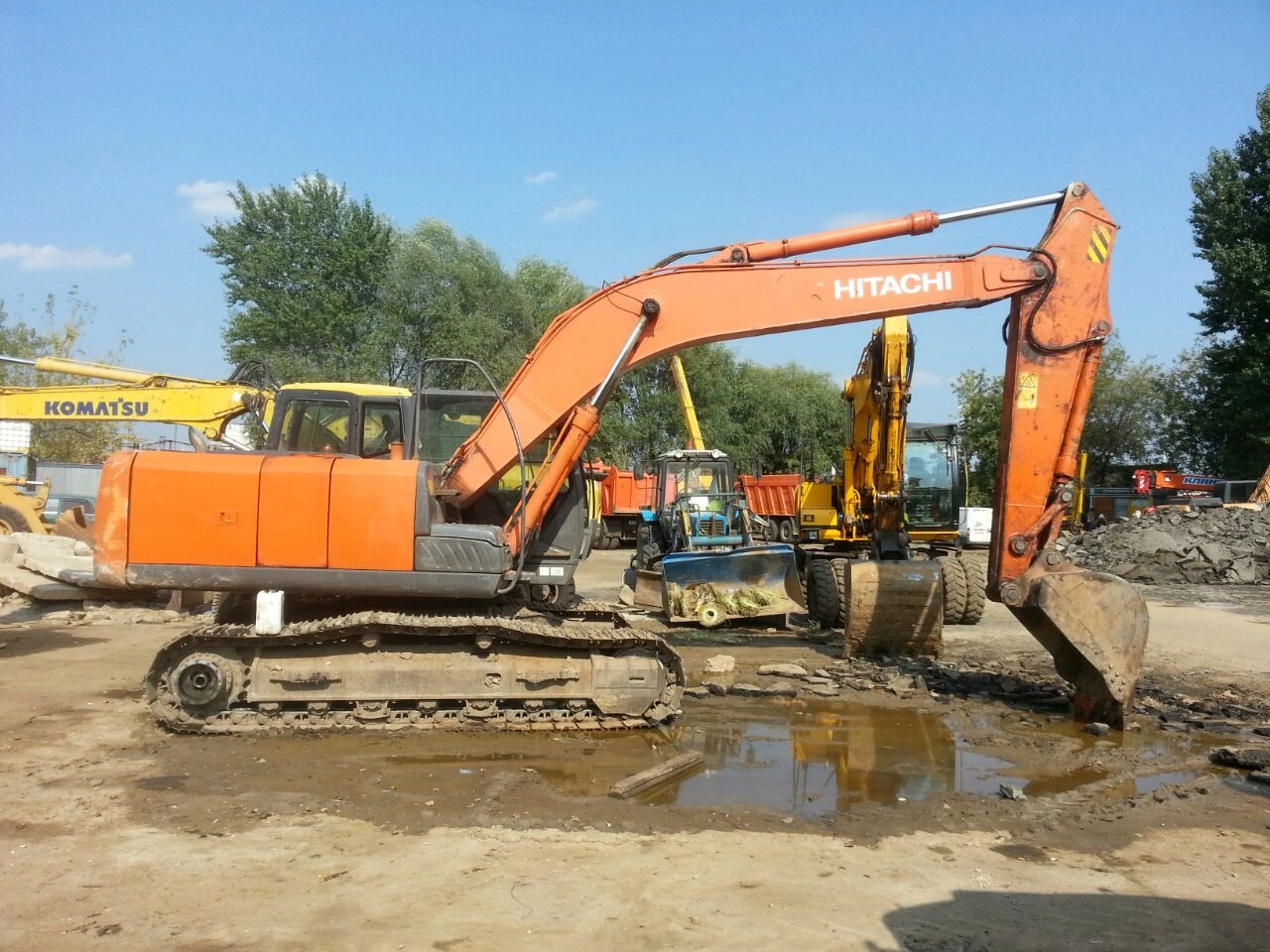 Аренда Каток Caterpillar CS663 в Москве и МО — цена от 30 000 ₽/смена